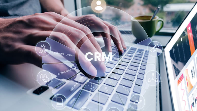 CRM intelligent : comment l'IA transforme votre outil de suivi en machine de guerre commerciale