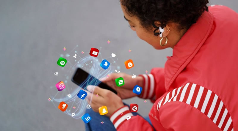 Utilise les réseaux sociaux